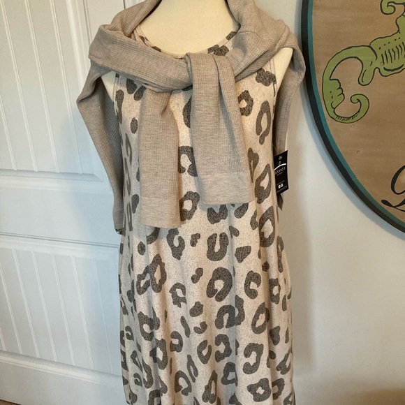 Sleeveless swing dress with pockets - Picture 4 of 8